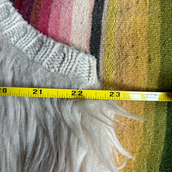 Eyeshadow faux fir vest - Picture 6 of 6